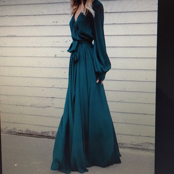 Dresses & Skirts - NWOT green V-neck Long Sleeves Belted Maxi Dress